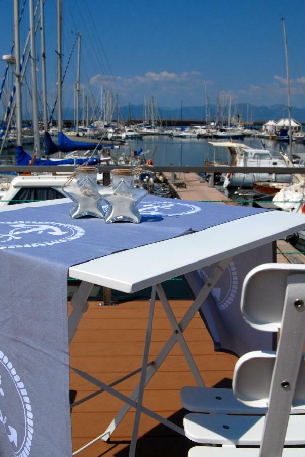 House Boat Luxury Cagliari Hotel Buitenkant foto